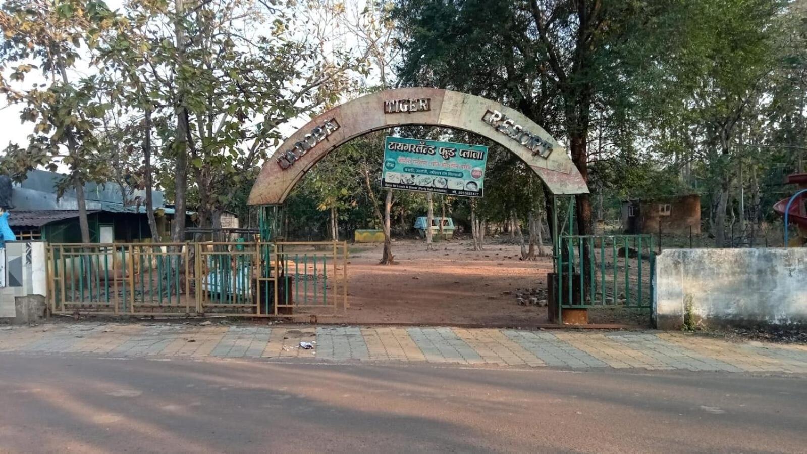 Oyo Flagship Tadoba Tiger Resort Mohurli Luaran gambar